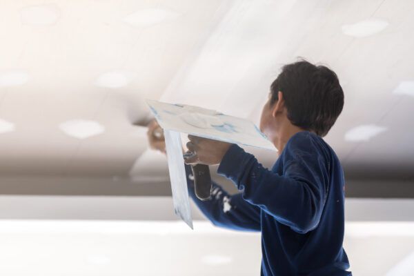 man-building-roof-with-plasterboard